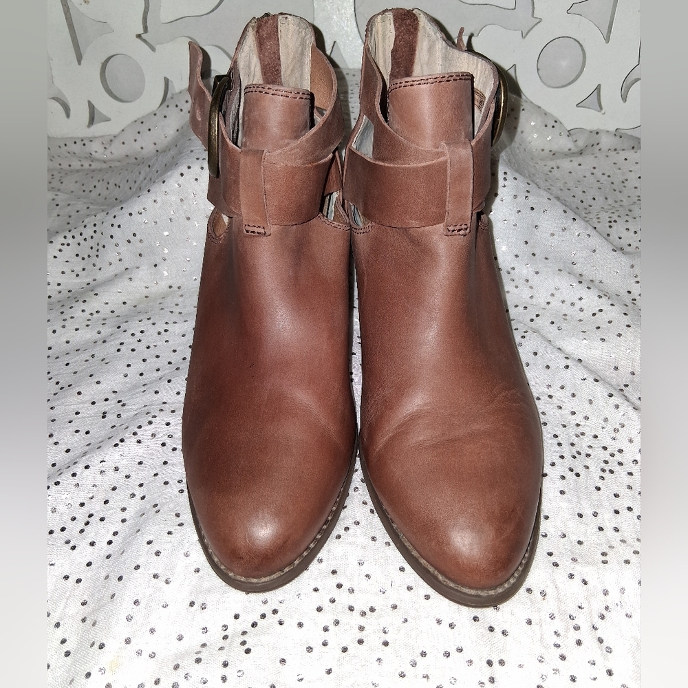 Elegant Brown Vionic Leather Ankle Boots - Picture 3 of 6